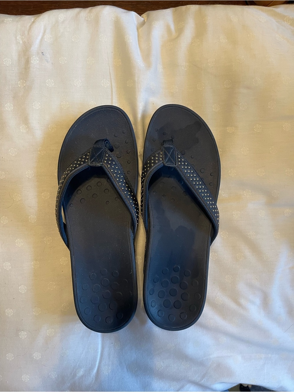 Vionic Kehoe Navy Thong Sandals with Studded Straps